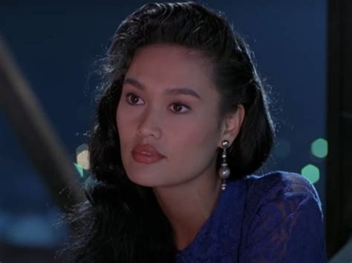 Cassandra in 'Wayne's World' 'Memba Her?!