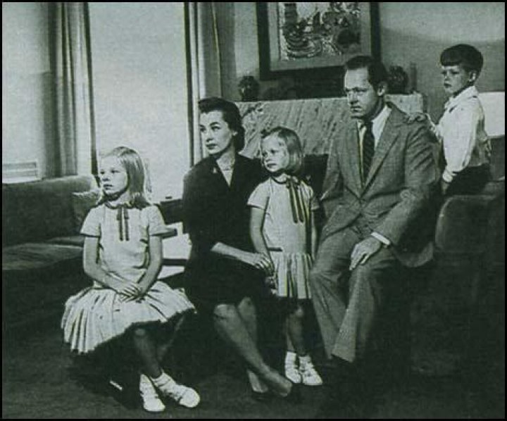 Unveiling the Intriguing Dynamic of Howard Hunt and His Wife